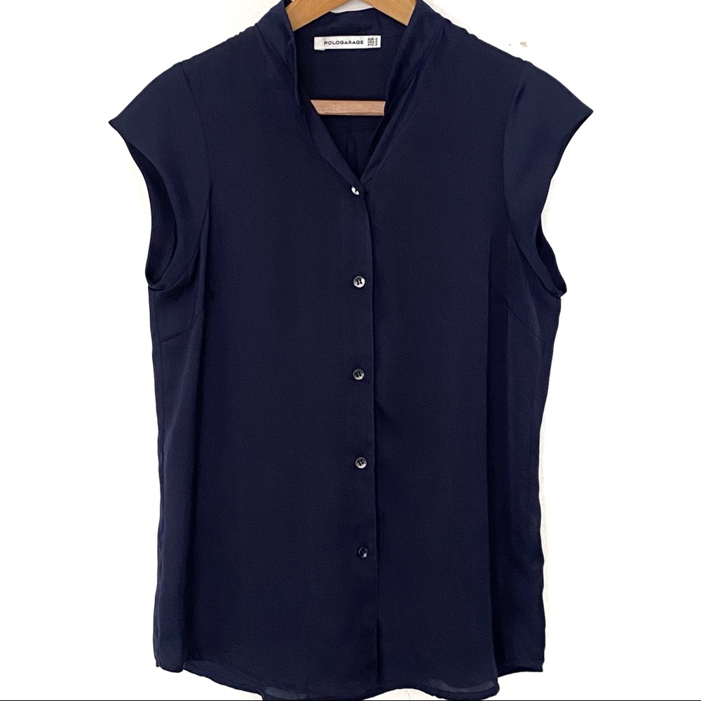 Woman sleeveless blouse